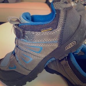 Boys Size 13k Keen waterproof shoes.